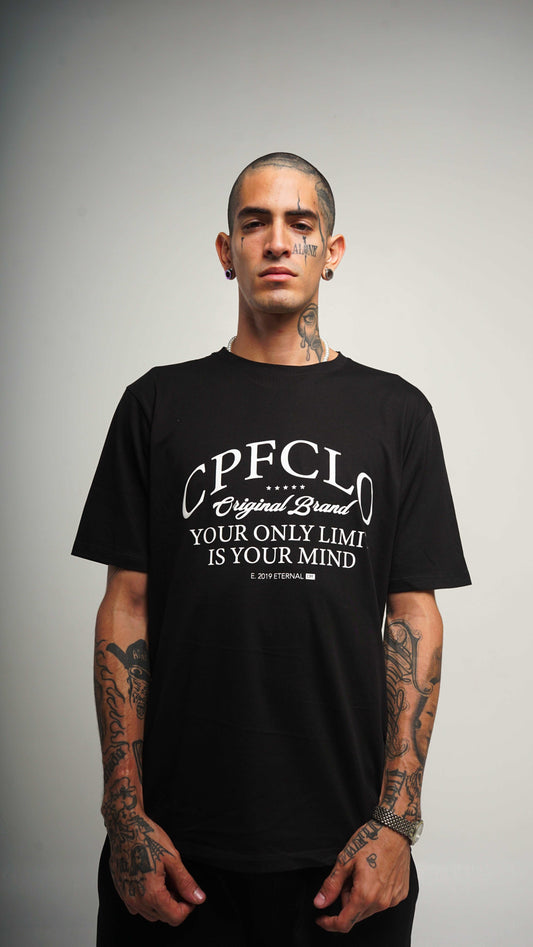 Camiseta Fit Regular CPFCLO - Negra
